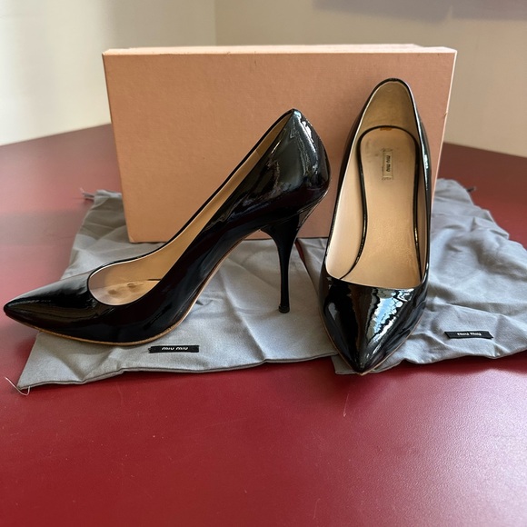 Size 38 1/2 Miu Miu Black Patent Pumps. Perfect! Barely Worn! - Picture 3 of 10